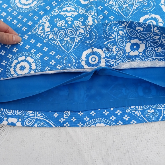 Talbots Size 6 - A Line Straight Skirt Color: Blue & White Floral Pattern - Picture 4 of 8